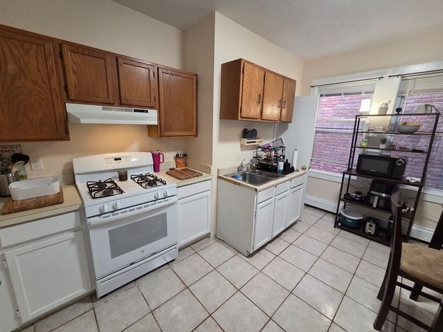 5 Lexington St 5, Waltham, MA 02452