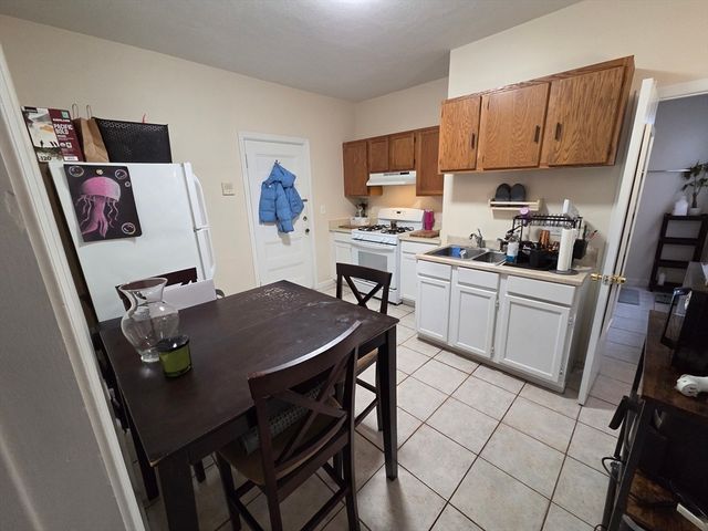 5 Lexington St 5, Waltham, MA 02452