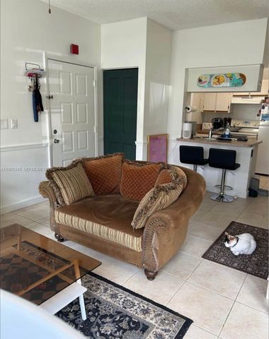 18308 NW 68th Ave B, Hialeah, FL 33015