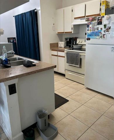 18308 NW 68th Ave B, Hialeah, FL 33015