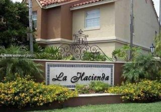 18308 NW 68th Ave B, Hialeah, FL 33015