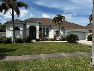 132 Cambridge Court, Indialantic, FL 32903