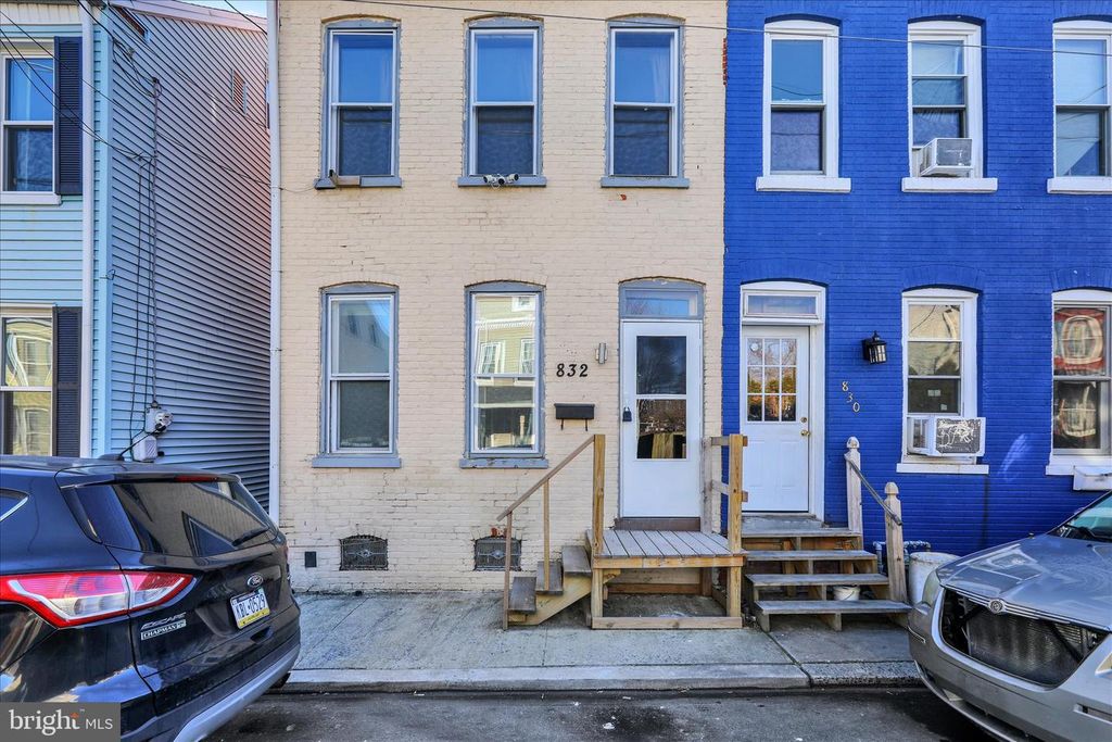 832 HOUSTON ST, Columbia, PA 17512