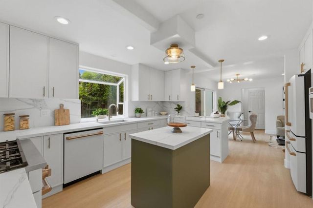 401 Carroll Street, Sunnyvale, CA 94086