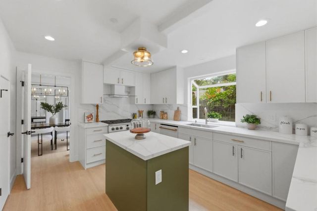 401 Carroll Street, Sunnyvale, CA 94086