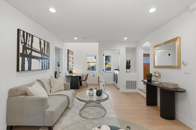 401 Carroll Street, Sunnyvale, CA 94086