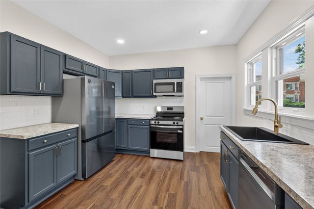 118 S 3rd Avenue E, Newton, IA 50208