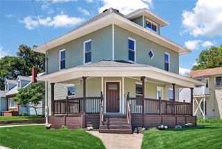 118 S 3rd Avenue E, Newton, IA 50208