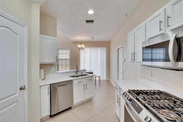 9105 CRYSTAL COMMONS WAY, Tampa, FL 33626