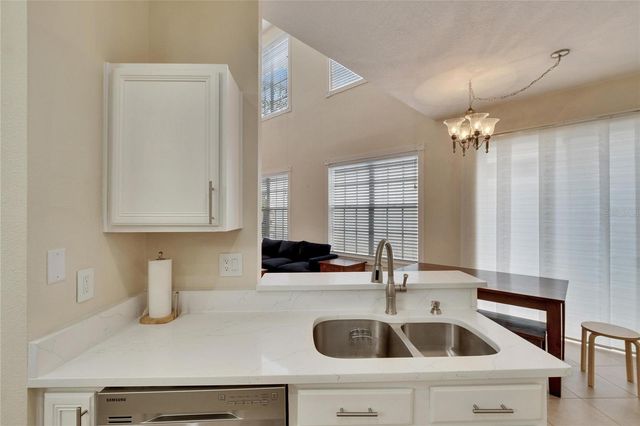 9105 CRYSTAL COMMONS WAY, Tampa, FL 33626