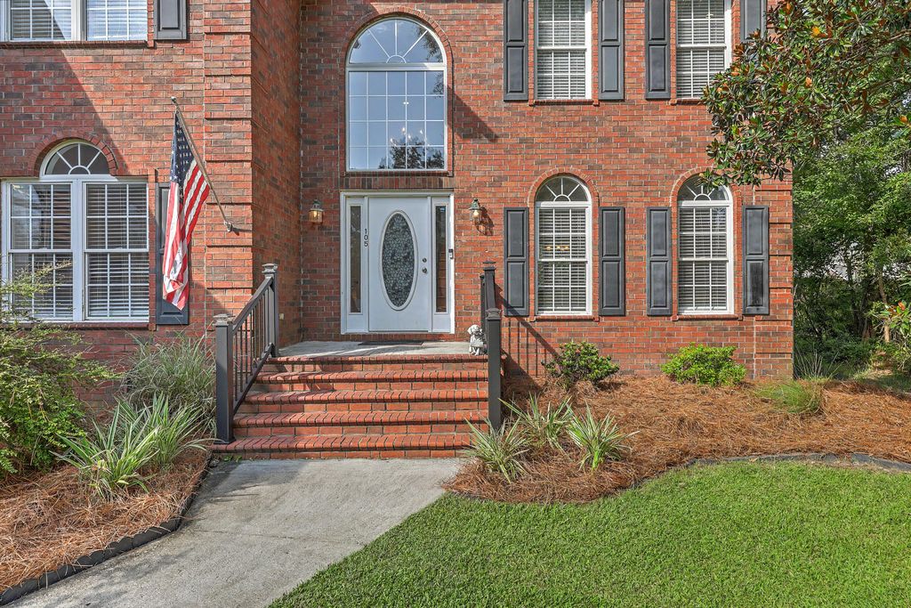 Image 11 of property listing at 105 Glen Eagles Drive, Summerville, SC 29483