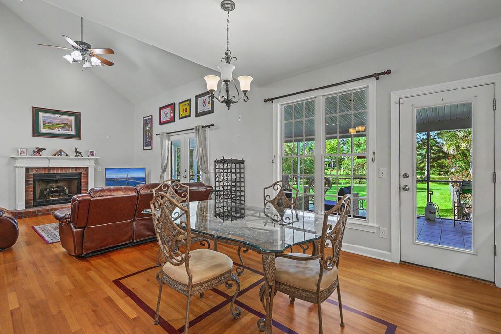 Image 25 of property listing at 105 Glen Eagles Drive, Summerville, SC 29483
