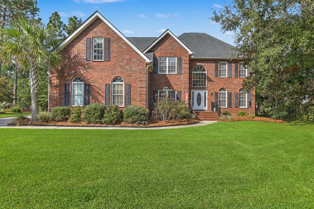 Image 3 of property listing at 105 Glen Eagles Drive, Summerville, SC 29483