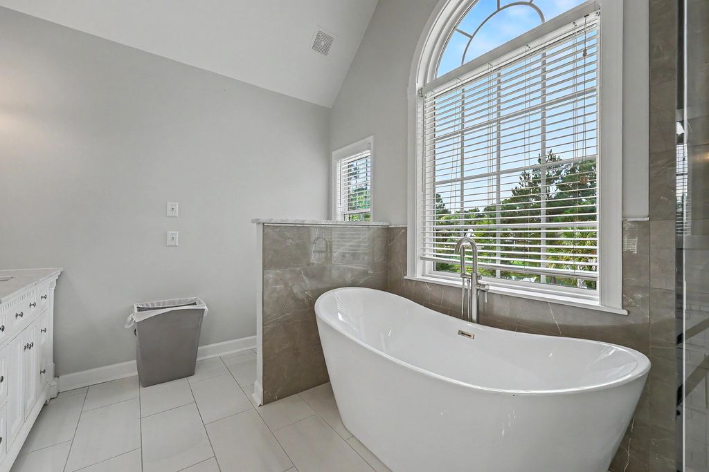Image 39 of property listing at 105 Glen Eagles Drive, Summerville, SC 29483