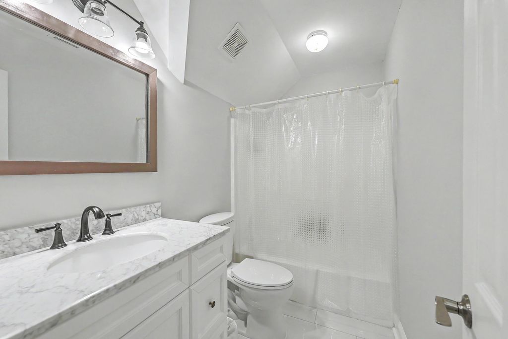 Image 47 of property listing at 105 Glen Eagles Drive, Summerville, SC 29483