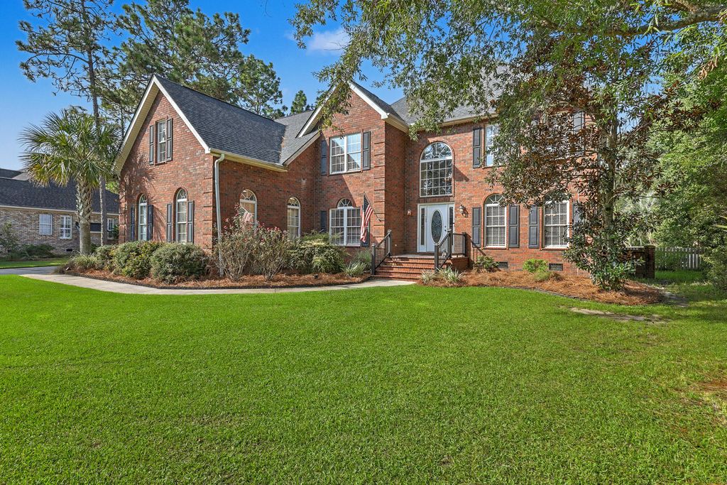 Image 5 of property listing at 105 Glen Eagles Drive, Summerville, SC 29483