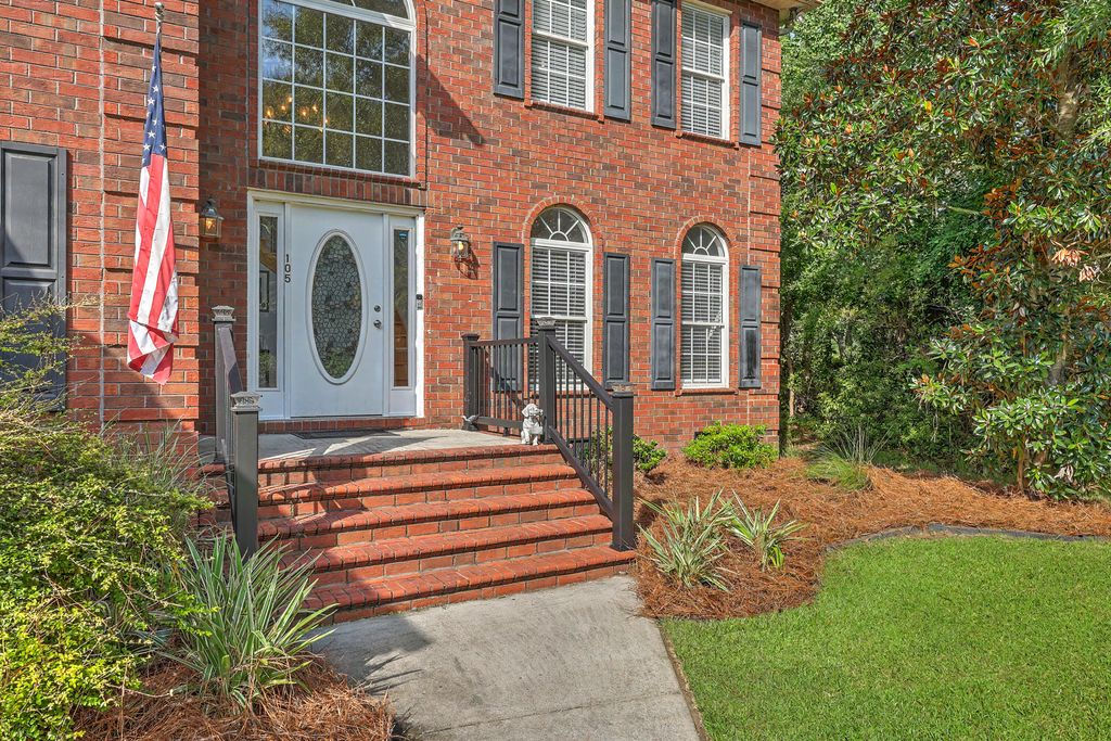 Image 9 of property listing at 105 Glen Eagles Drive, Summerville, SC 29483