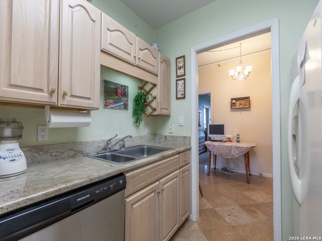 1 Towers Park Ln Apt 606, San Antonio, TX 78209