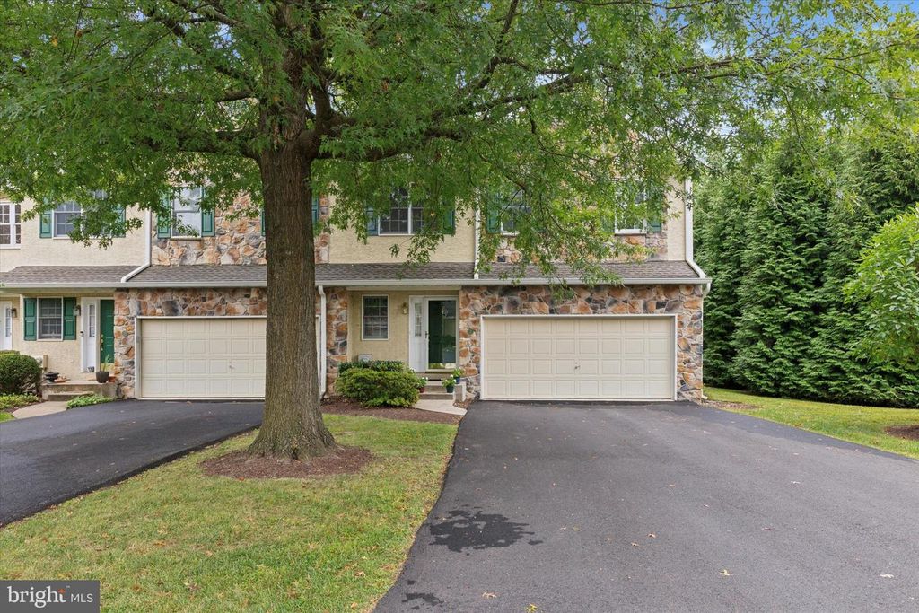 21 KERRY LN, Malvern, PA 19355