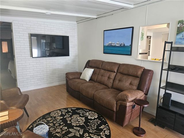 9 Garnet DR 9G, Naples, FL 34114