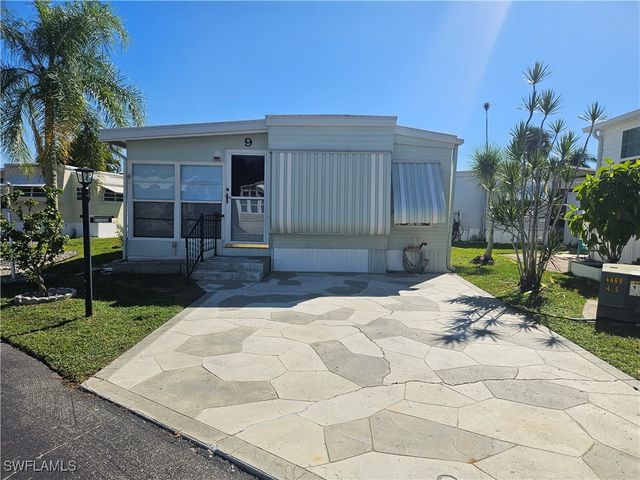 9 Garnet DR 9G, Naples, FL 34114