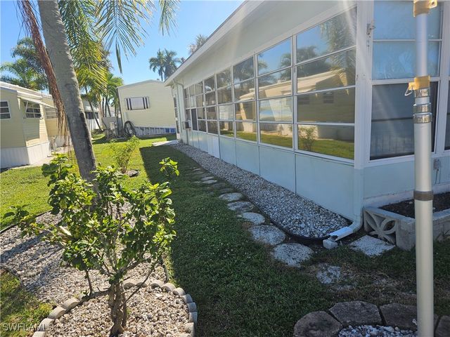 9 Garnet DR 9G, Naples, FL 34114