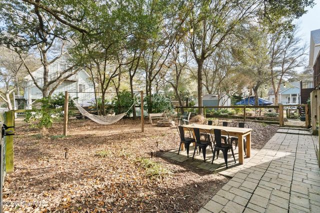 118 SW 2nd Street, Oak Island, NC 28465