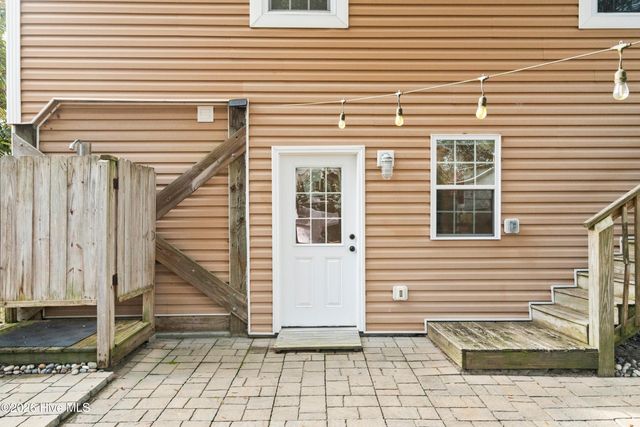 118 SW 2nd Street, Oak Island, NC 28465