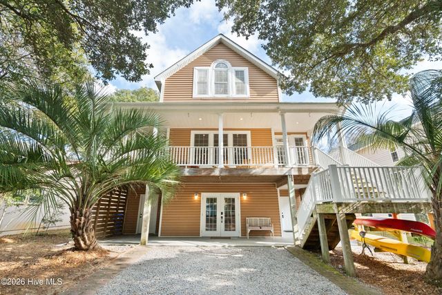 118 SW 2nd Street, Oak Island, NC 28465