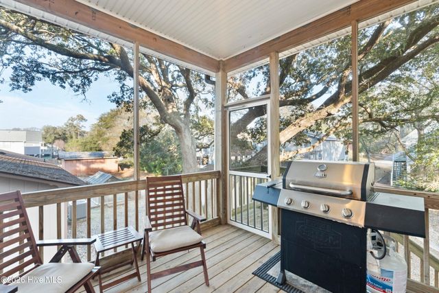 118 SW 2nd Street, Oak Island, NC 28465