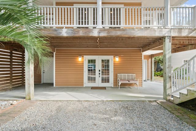 118 SW 2nd Street, Oak Island, NC 28465