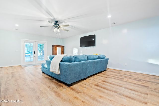 118 SW 2nd Street, Oak Island, NC 28465