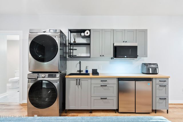 118 SW 2nd Street, Oak Island, NC 28465