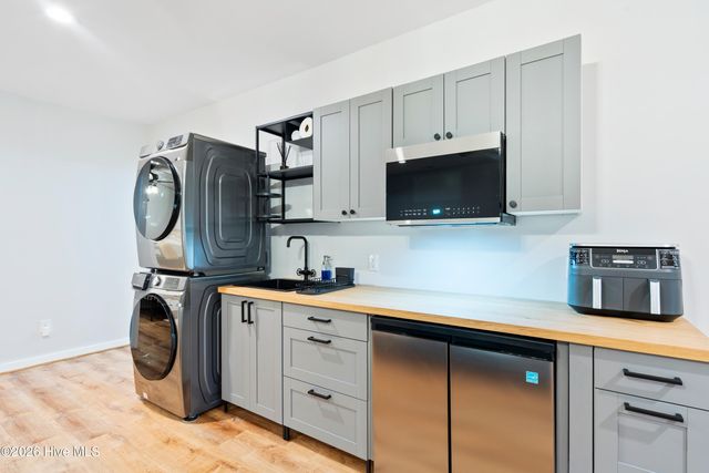 118 SW 2nd Street, Oak Island, NC 28465