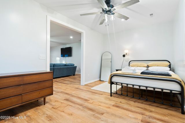 118 SW 2nd Street, Oak Island, NC 28465