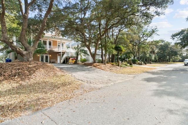 118 SW 2nd Street, Oak Island, NC 28465