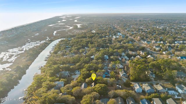 118 SW 2nd Street, Oak Island, NC 28465