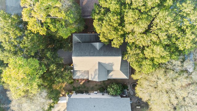 118 SW 2nd Street, Oak Island, NC 28465