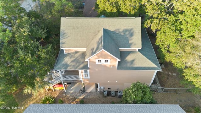 118 SW 2nd Street, Oak Island, NC 28465