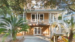 118 SW 2nd Street, Oak Island, NC 28465
