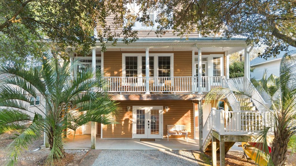 118 SW 2nd Street, Oak Island, NC 28465