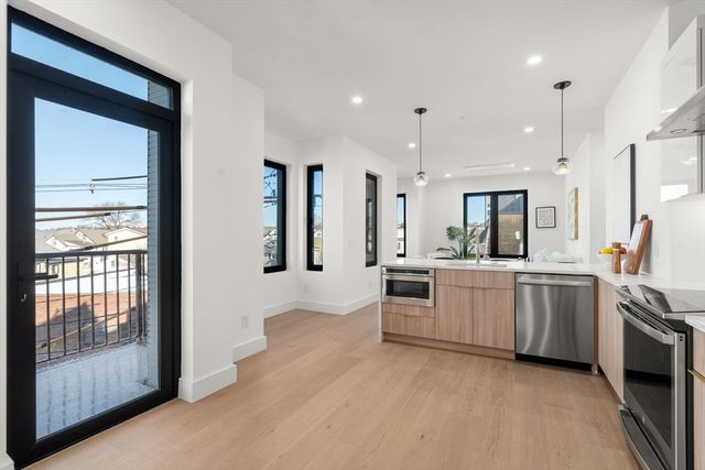 84 Prospect St 202, Somerville, MA 02143