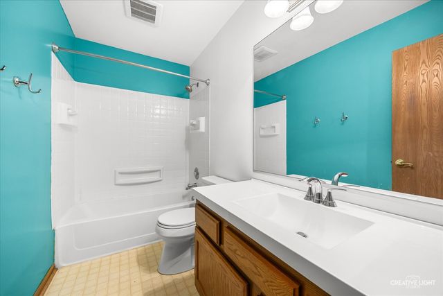 313 Bayberry Drive, Algonquin, IL 60102