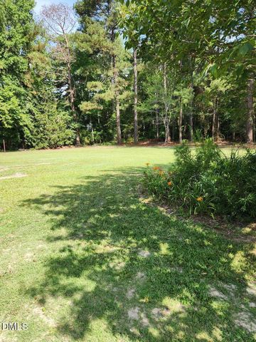 121 Old Moore Road, Selma, NC 27576
