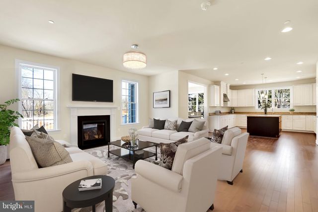 31 2ND AVE, Sykesville, MD 21784