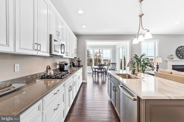 31 2ND AVE, Sykesville, MD 21784