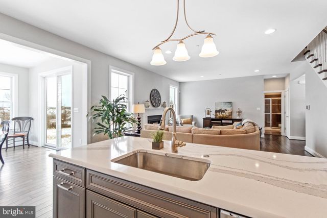 31 2ND AVE, Sykesville, MD 21784