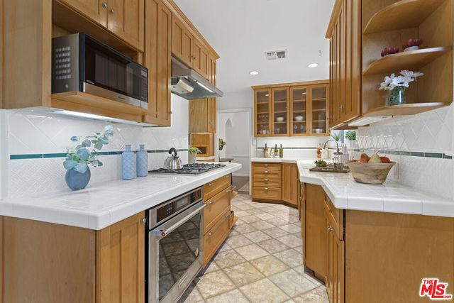 8585 Airdrome Street, Los Angeles, CA 90035
