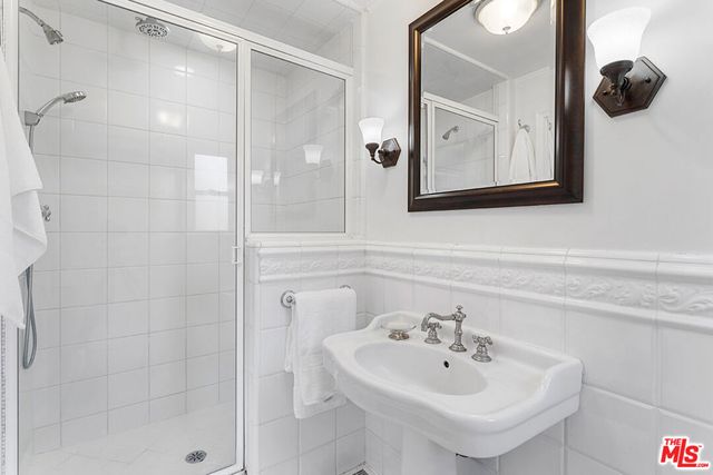 8585 Airdrome Street, Los Angeles, CA 90035