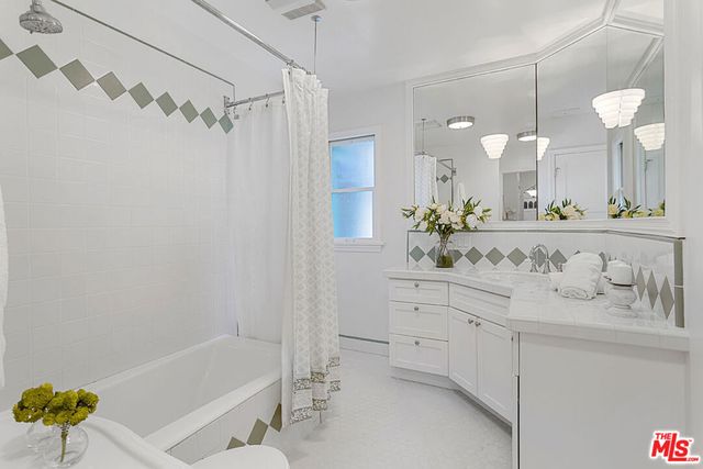 8585 Airdrome Street, Los Angeles, CA 90035